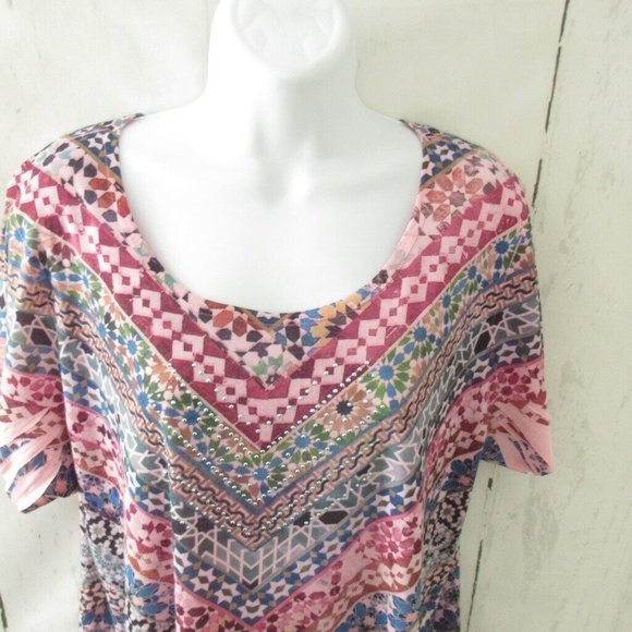 Live & Let Live Top 2X Pink Floral Studded Short Sleeve Plus Size - Picture 2 of 6